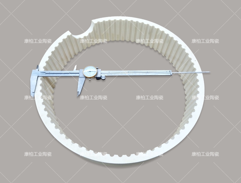 透明氧化鋁陶瓷是完全透明的嗎？會(huì)呈現(xiàn)顏色或霧感？?